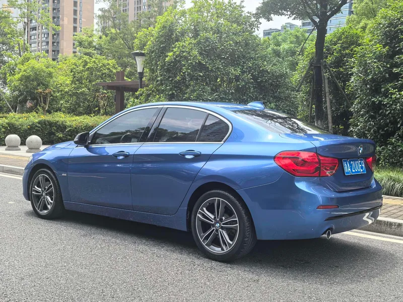 BMW 1 Series 2018 118i Sporty exterior photo 6