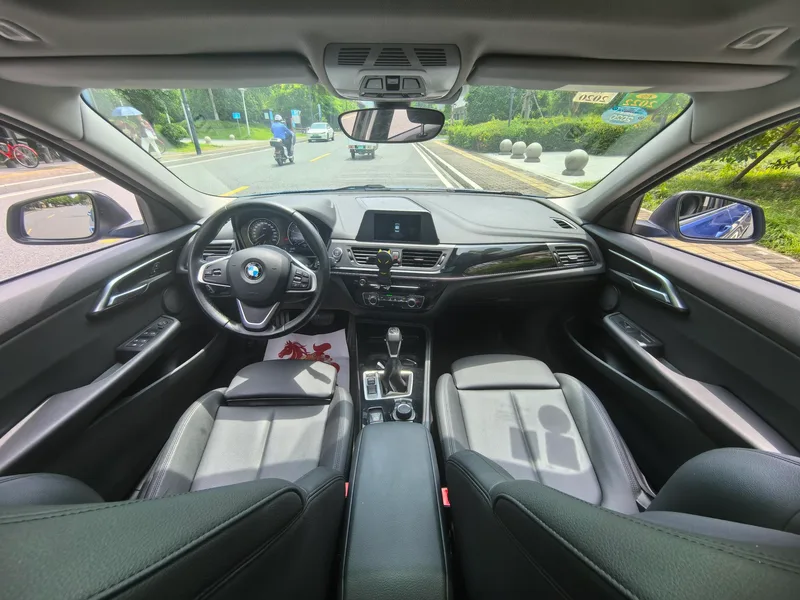 BMW 1 Series 2018 118i Sporty interior photo 15