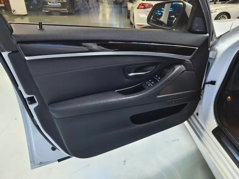 BMW 5 Series 2014 535Li Leading Type exterior photo 7