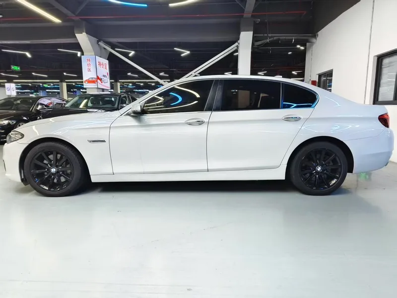 BMW 5 Series 2014 535Li Leading Type interior photo 12