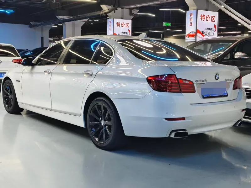 BMW 5 Series 2014 535Li Leading Type interior photo 14