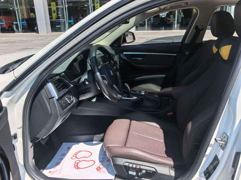 BMW 3 Series 2019 320Li M Édition de nuit sportive Yao extérieur photo 3