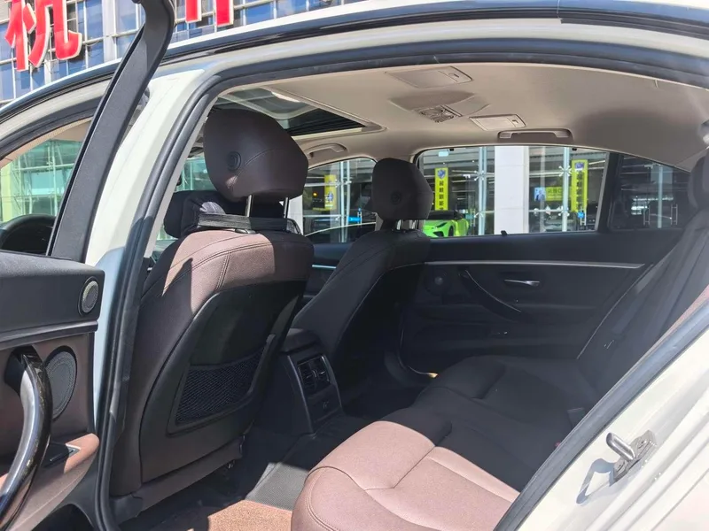 BMW 3 Series 2019 320Li M Édition de nuit sportive Yao extérieur photo 4
