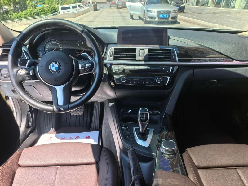 BMW 3 Series 2019 320Li M Édition de nuit sportive Yao extérieur photo 5
