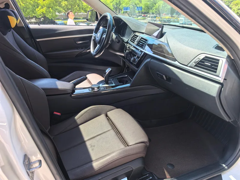 BMW 3 Series 2019 320Li M Édition de nuit sportive Yao intérieur photo 7
