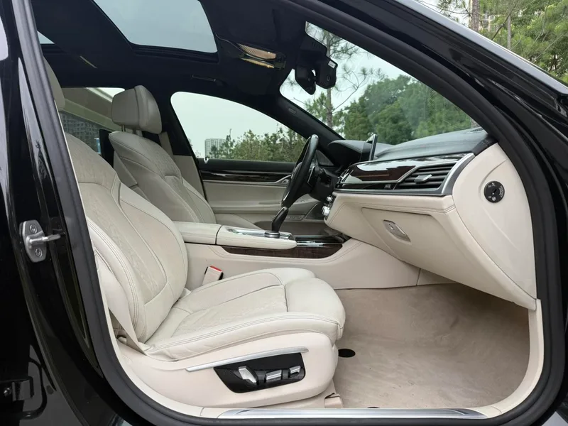 BMW 7 Series 2016 750Li xDrive Version à cinq places extérieur photo 8