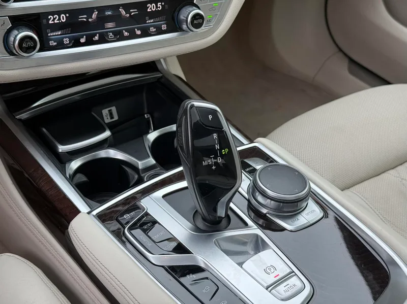 BMW 7 Series 2016 750Li xDrive Version à cinq places extérieur photo 9