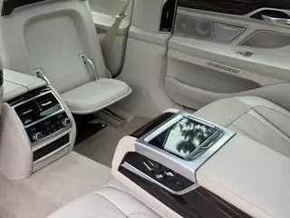 BMW 7 Series 2016 750Li xDrive Version à cinq places intérieur photo 11
