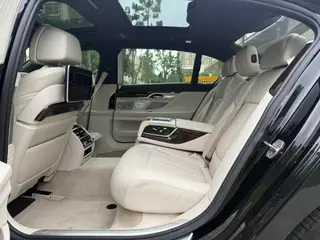 BMW 7 Series 2016 750Li xDrive Version à cinq places intérieur photo 12