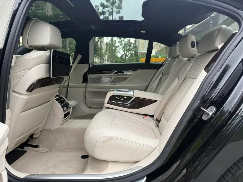 BMW 7 Series 2016 750Li xDrive Version à cinq places intérieur photo 12