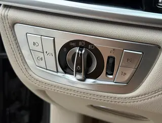 BMW 7 Series 2016 750Li xDrive Version à cinq places intérieur photo 13