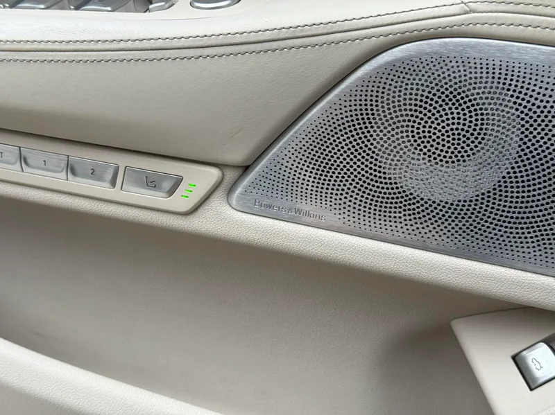 BMW 7 Series 2016 750Li xDrive Version à cinq places intérieur photo 14