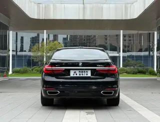 BMW 7 Series 2016 750Li xDrive Version à cinq places intérieur photo 16