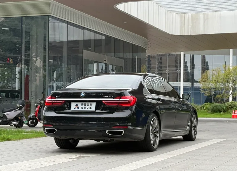 BMW 7 Series 2016 750Li xDrive Version à cinq places intérieur photo 17