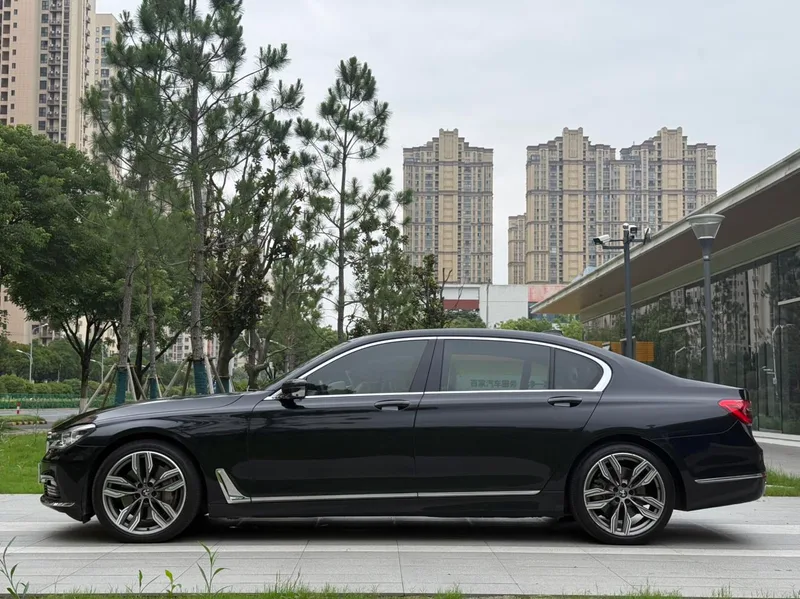 BMW 7 Series 2016 750Li xDrive Version à cinq places intérieur photo 18