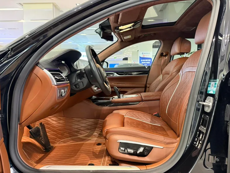 BMW 7 Series 2019 Restyling 740Li xDrive Administrative Luxury Set exterior photo 6