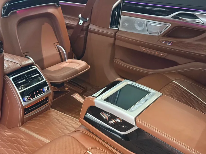 BMW 7 Series 2019 Restyling 740Li xDrive Administrative Luxury Set interior photo 11