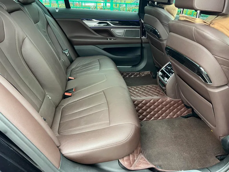 BMW 7 Series 2018 730Li Leading Type M Sports suit interior photo 11