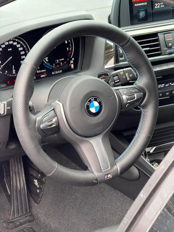 BMW 1 Series (Imported) 2018 120i M Sports suit interior photo 10