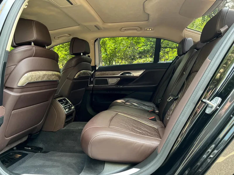 BMW 7 Series 2019 Restyling 740Li Leading Type Luxury Set interior photo 12