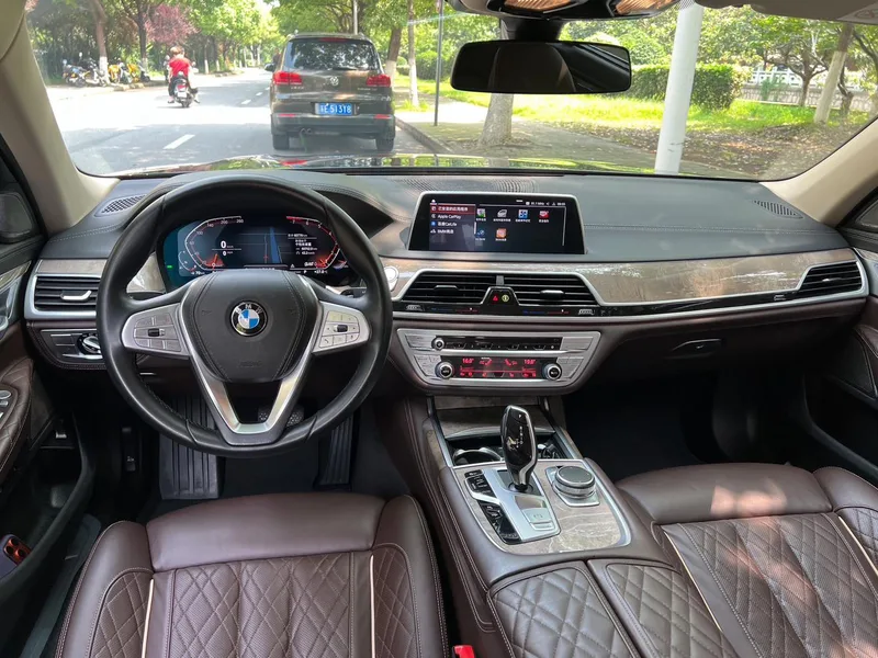 BMW 7 Series 2019 Restyling 740Li Leading Type Luxury Set interior photo 16