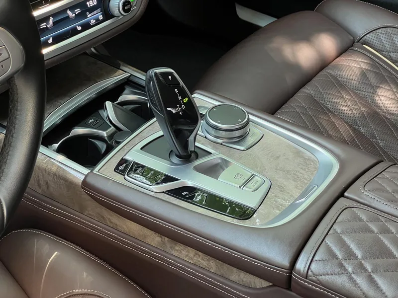BMW 7 Series 2019 Restyling 740Li Leading Type Luxury Set interior photo 19