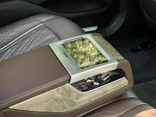 BMW 7 Series 2019 Restyling 740Li Leading Type Luxury Set interior photo 20