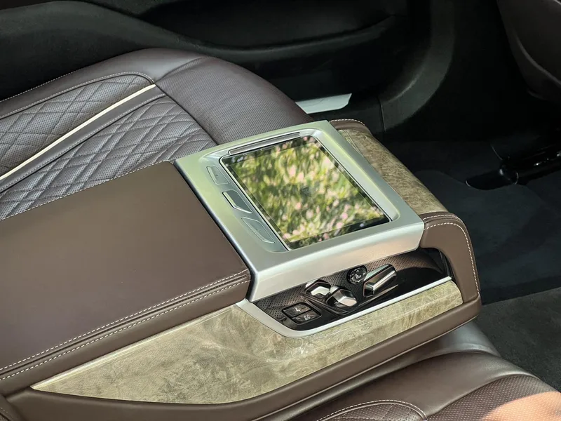 BMW 7 Series 2019 Restyling 740Li Leading Type Luxury Set interior photo 20