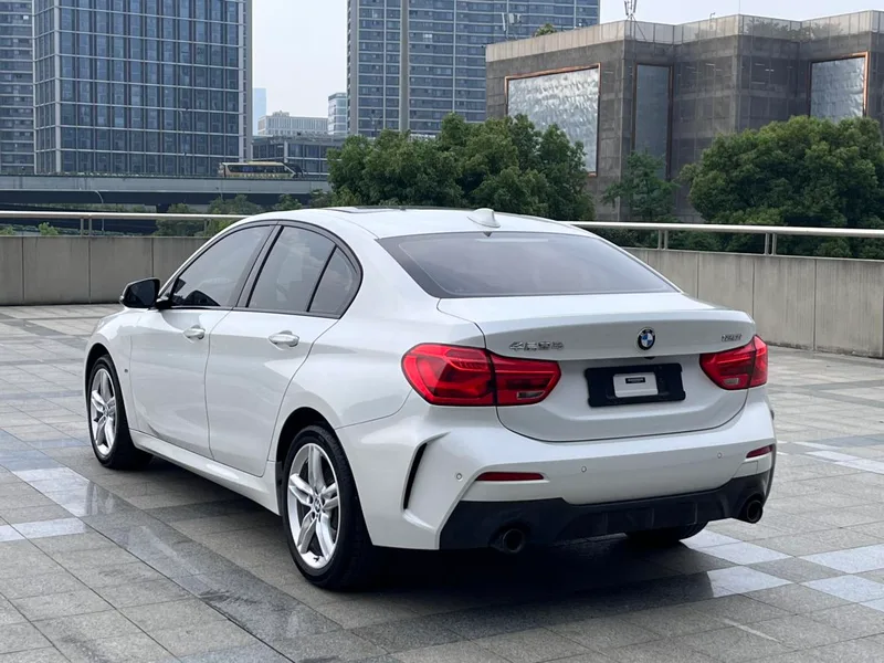 BMW 1 Series 2021 120i M Sports Obsidian Night Edition interior photo 14