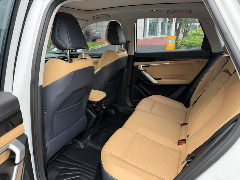 Geely Boyue L 2023 1.5TD DCT Finition premium intérieur photo 10