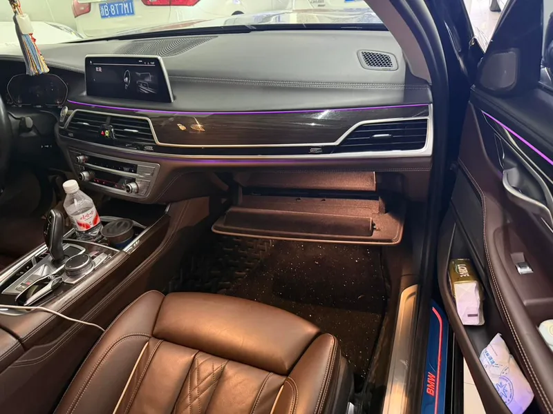 BMW 7 Series 2021 740Li Leading Type Luxury Set exterior photo 5