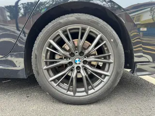 BMW 3 Series 2023 325Li M Спортивный ночной костюм интерьер фото 11