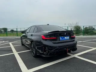 BMW 3 Series 2023 325Li M Спортивный ночной костюм интерьер фото 14