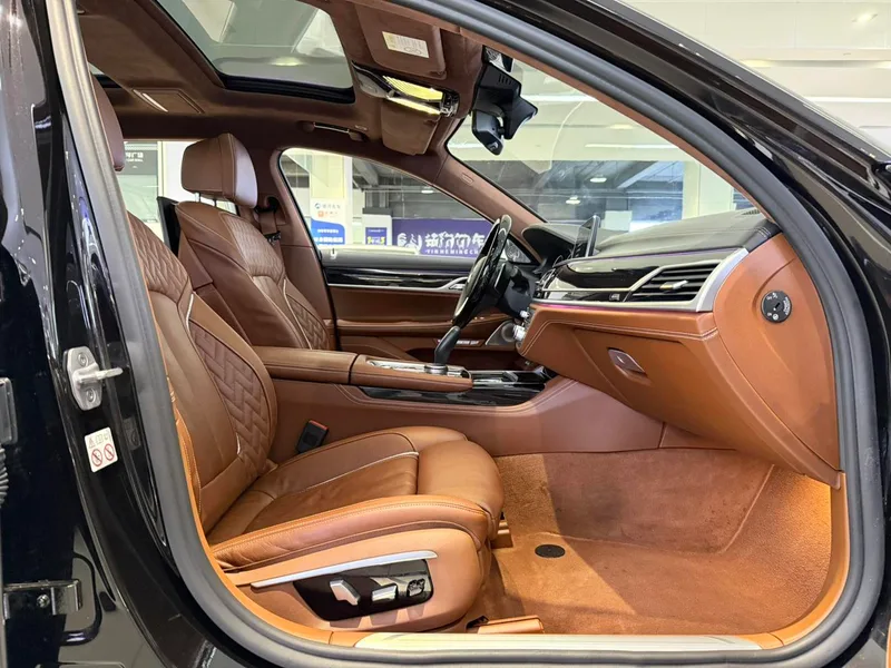 BMW 7 Series 2018 740Li xDrive Premium Class M Sports suit exterior photo 8