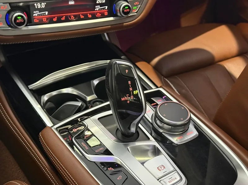 BMW 7 Series 2018 740Li xDrive Premium Class M Sports suit exterior photo 9