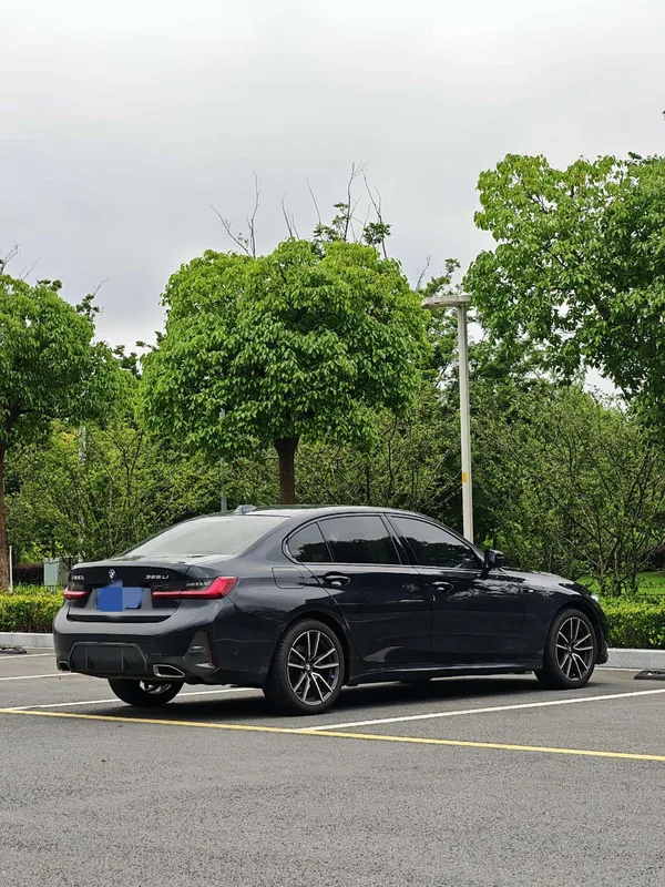BMW 3 Series 2023 325Li M Sports suit exterior photo 2