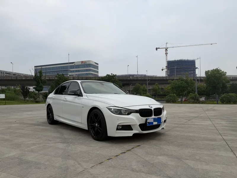 BMW 3 Series 2019 320i M Sports Obsidian Night Edition exterior photo 3