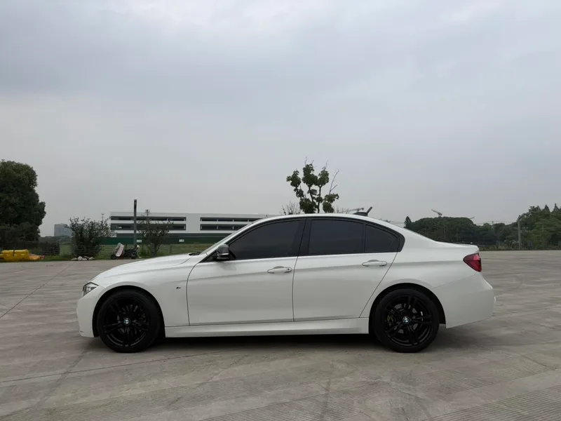 BMW 3 Series 2019 320i M Sports Obsidian Night Edition exterior photo 4