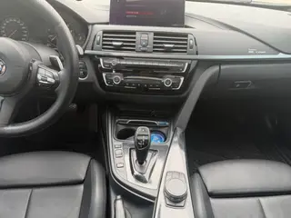 BMW 3 Series 2019 320i M Sports Obsidian Night Edition interior photo 14