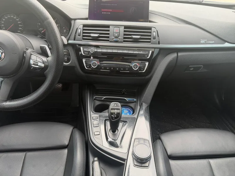 BMW 3 Series 2019 320i M Sports Obsidian Night Edition interior photo 14