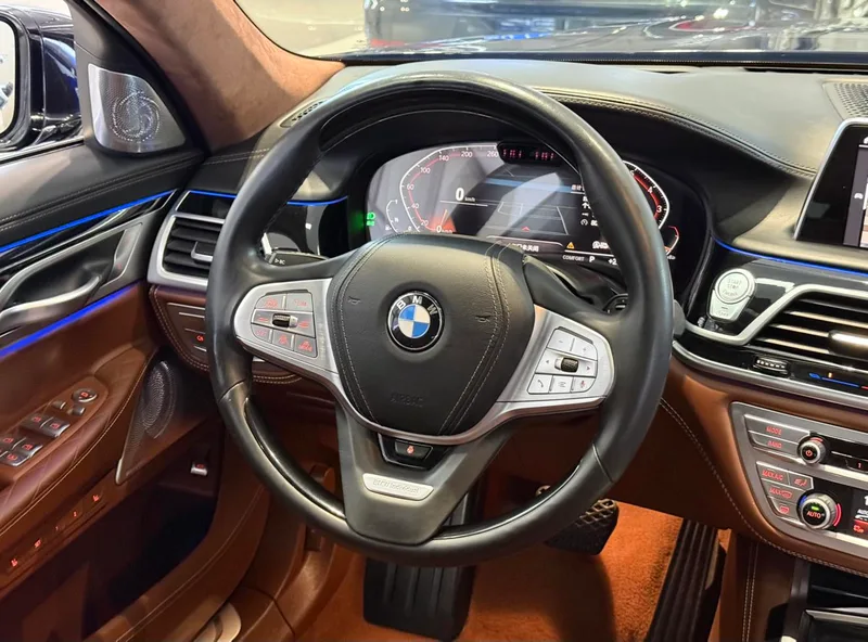 BMW 7 Series 2019 Reforma 740Li xDrive Tipo administrativo Traje de lujo exterior foto 5