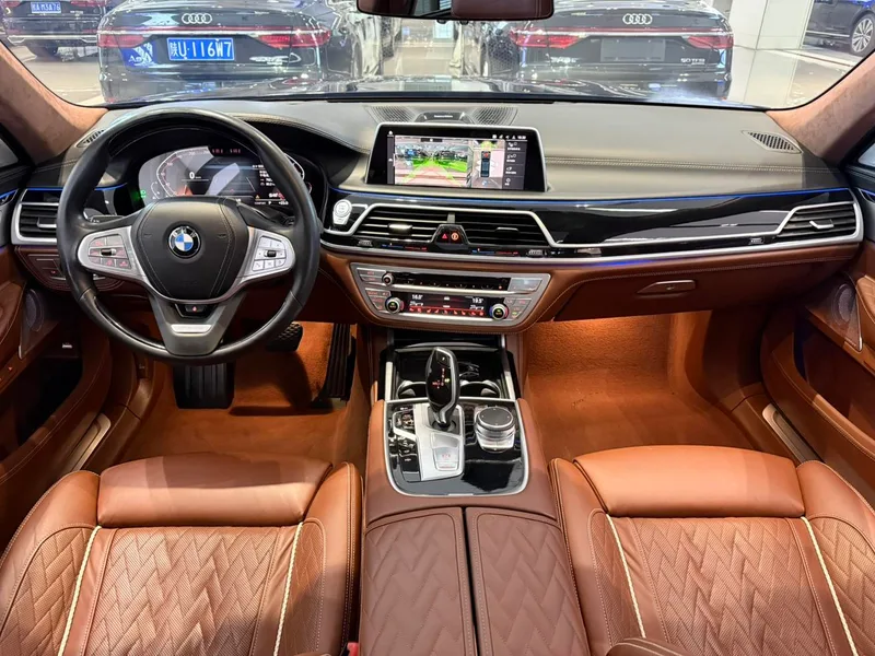BMW 7 Series 2019 Reforma 740Li xDrive Tipo administrativo Traje de lujo exterior foto 7
