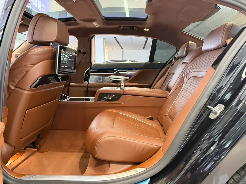 BMW 7 Series 2019 Reforma 740Li xDrive Tipo administrativo Traje de lujo interior foto 12