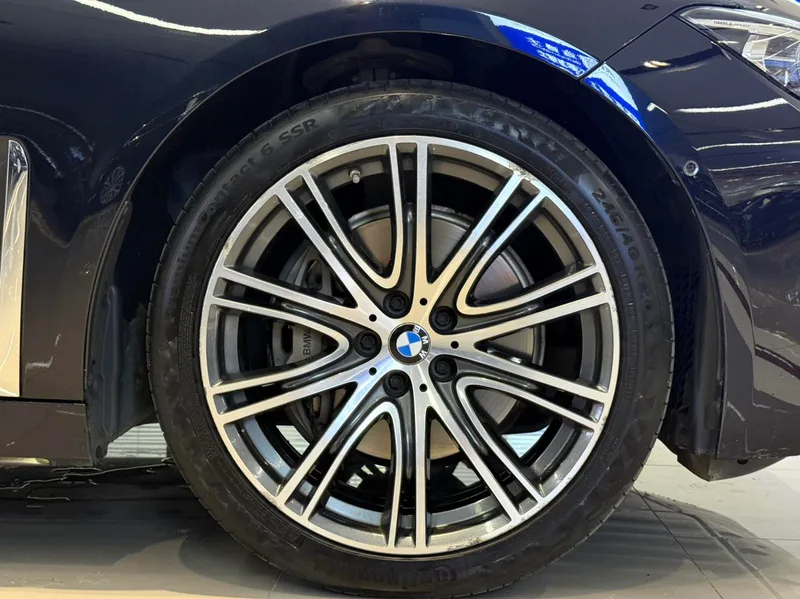 BMW 7 Series 2019 Reforma 740Li xDrive Tipo administrativo Traje de lujo interior foto 18
