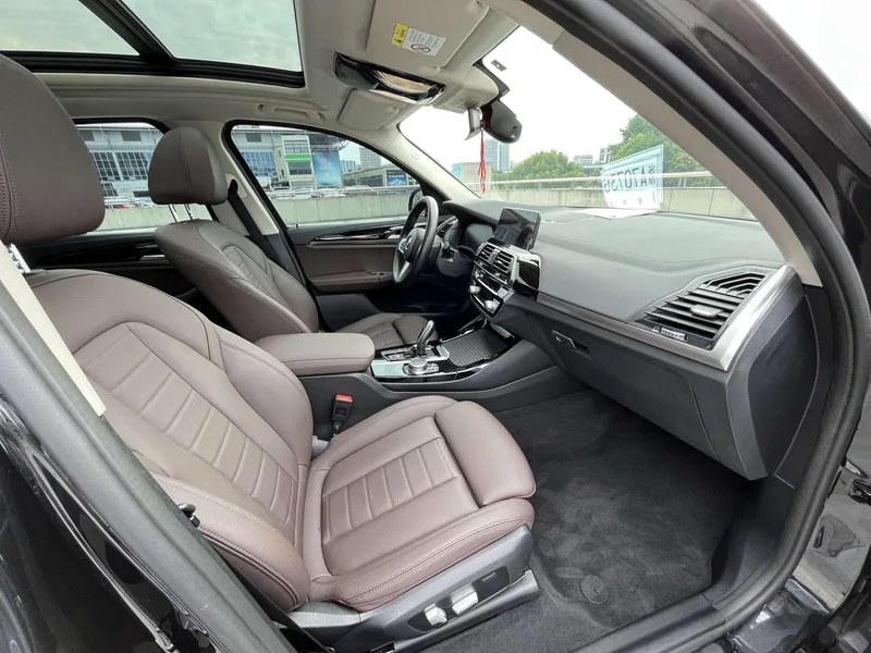 BMW X3 2021 xDrive25i M Sports suit interior photo 8
