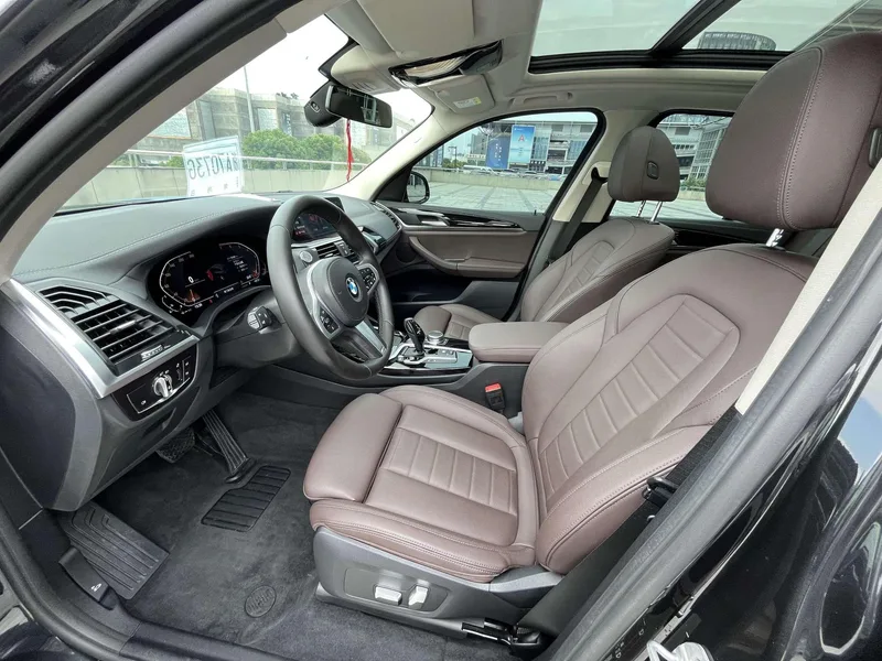 BMW X3 2021 xDrive25i M Sports suit interior photo 10
