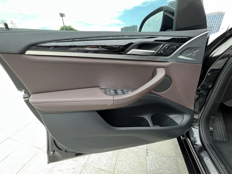 BMW X3 2021 xDrive25i M Sports suit interior photo 14