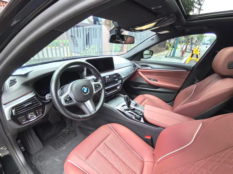 BMW 5 Series 2022 Restyling 530Li Leading Type M Sports suit exterior photo 4