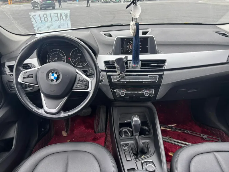 BMW X1 2016 sDrive18Li Style tendance intérieur photo 9
