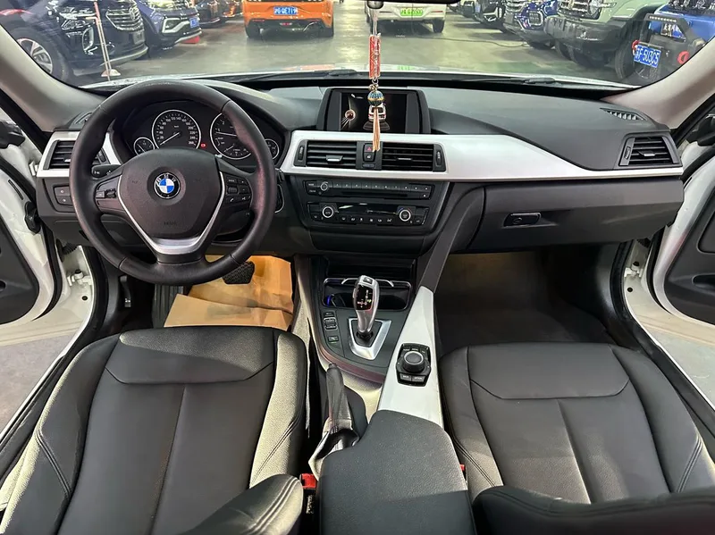BMW 3 Series GT 2014 320i Líder interior foto 12